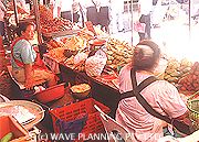 屋台のおばちゃんは働き者