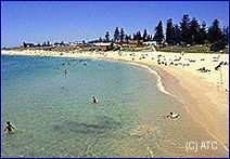 白砂が眩しいコッテスロー・ビーチ